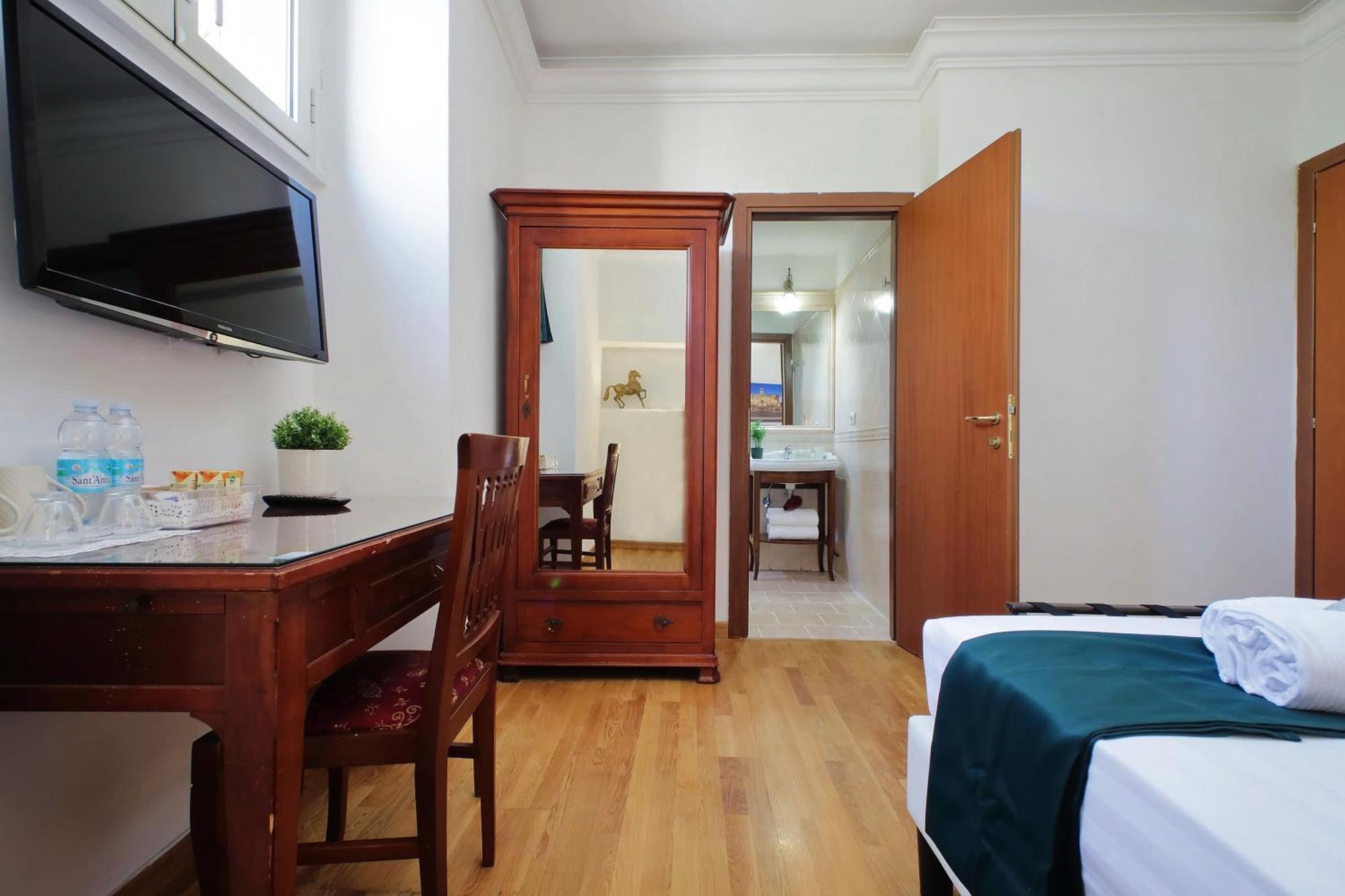 Romulus Rooms מראה חיצוני תמונה